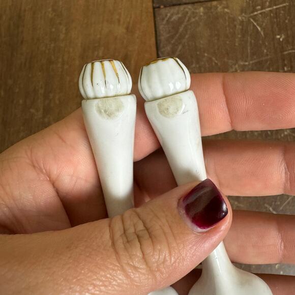 Vintage JAPAN White‎ Porcelain Spoon Gold Floral Accent Salt and pepper Shakers - Picture 3 of 9